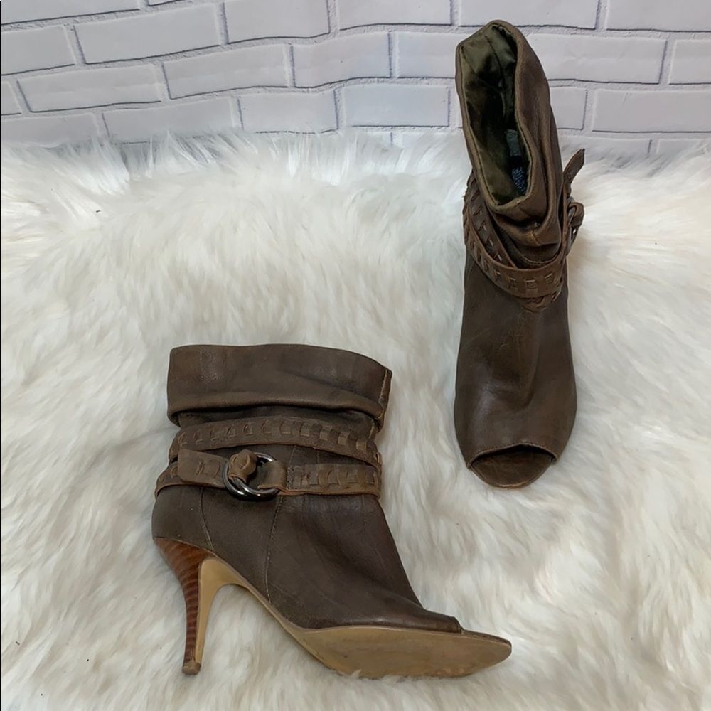 Guess Wallegrate Brown Buckle Booties Sz 6.5